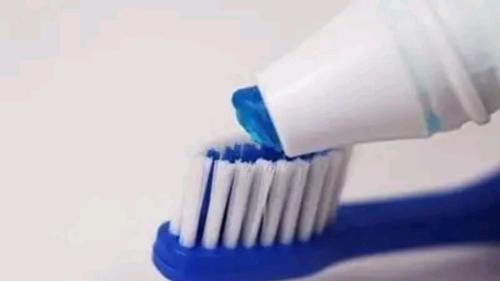 早餐|早上起床后,是先刷牙还是先吃早餐若是做对了,老了也不掉牙