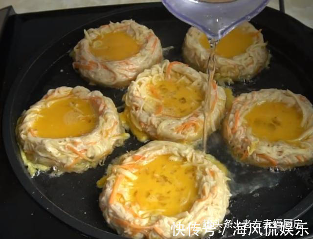 5个土豆3个鸡蛋，教你做创意土豆饼，当菜又当饭，少油健康又营养