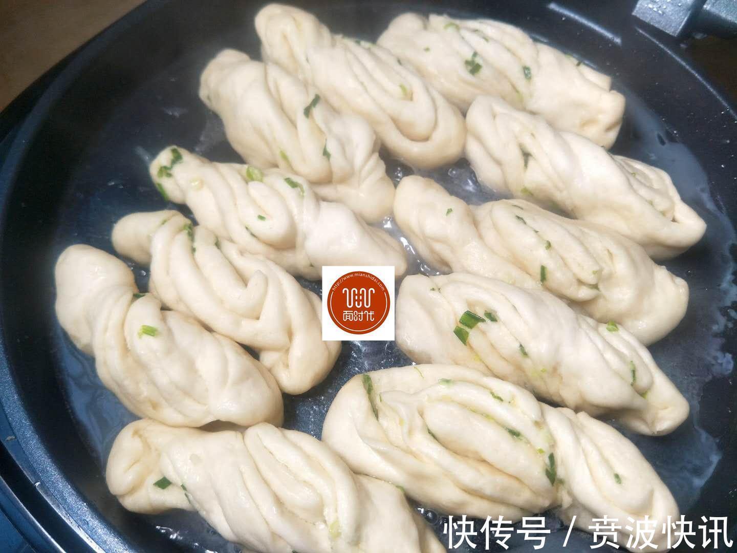 花卷不要再蒸着吃了,试试着样做,3分钟就出锅,宣软又酥脆!