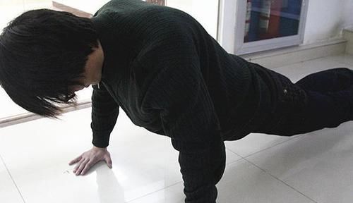 合格|每天练习俯卧撑，好处悄然而至，男人一次做多少个才算合格