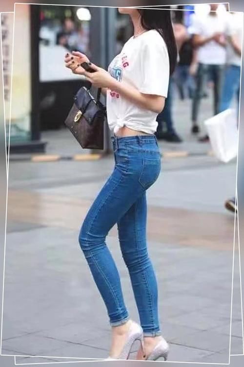 紧身裤 牛仔裤时尚小清新，穿出性感身材，轻松穿出蜜桃臀