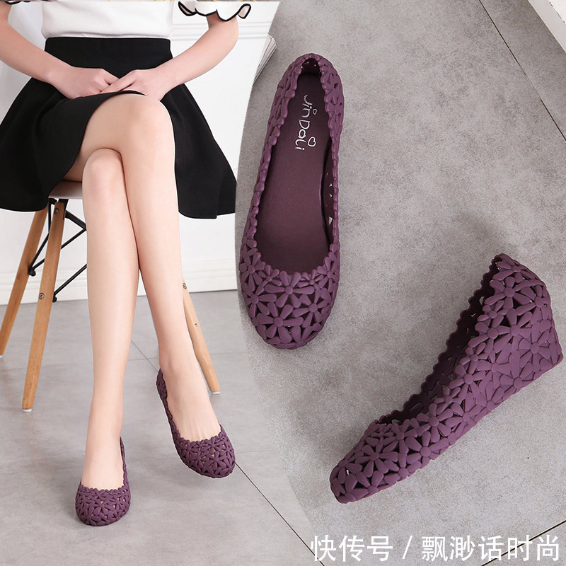 高跟鞋不吃香了,这款“奶奶鞋”又火了,上脚百搭又时髦!