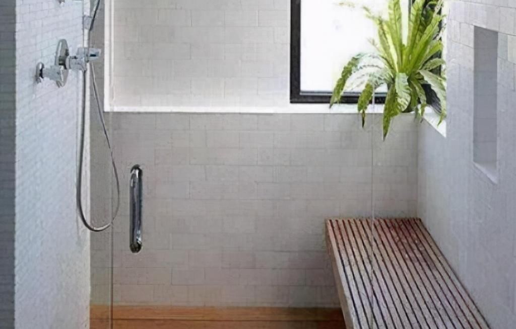 卫生间|原来有钱人的卫生间早就不贴瓷砖了，听内行人一说，才知道晚了