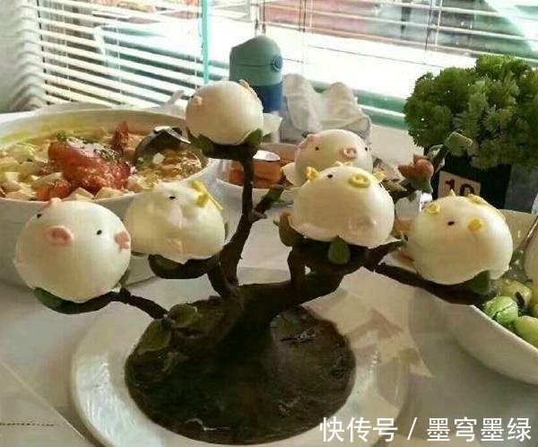 |搞笑图片幽默段子笑话:哈哈,一颗会长面包的树,还挺有创意的