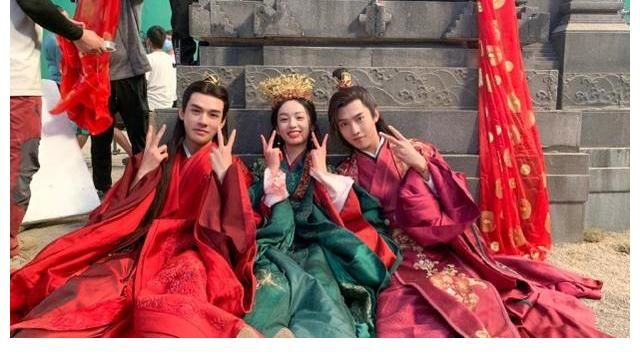 路透|中餐廳周也龔俊兄妹情不減，丁真干活踏實(shí)，黃曉明太沒存在感