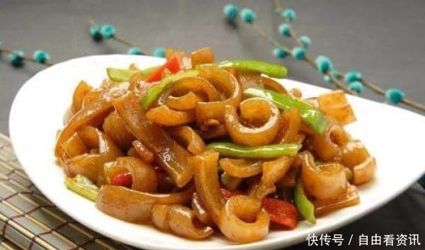 内含丰富的胶原蛋白,女人变美的秘诀,经常吃一吃,美丽不显老