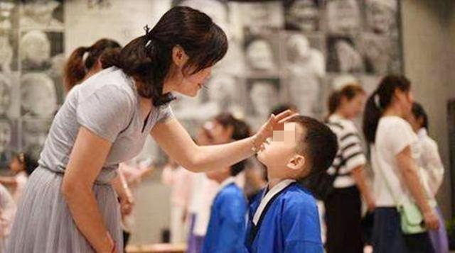 难堪|“妈,你能不能穿上睡衣”10岁儿子的话和做法,宝妈难堪也羞愧