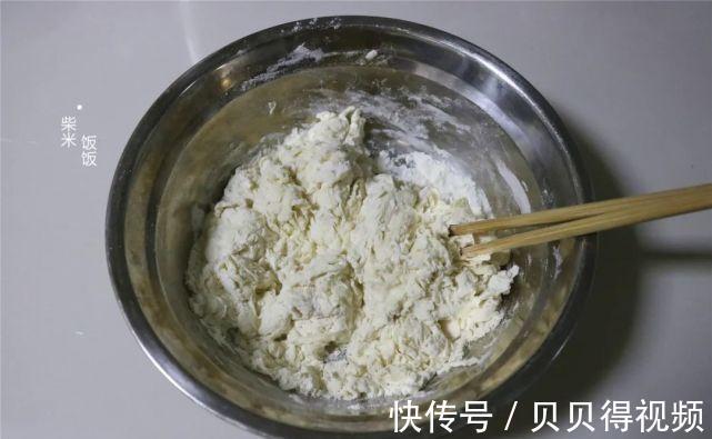 牛肉别总炖着吃了,试试这个做法,咬一口爆汁,早餐吃不错