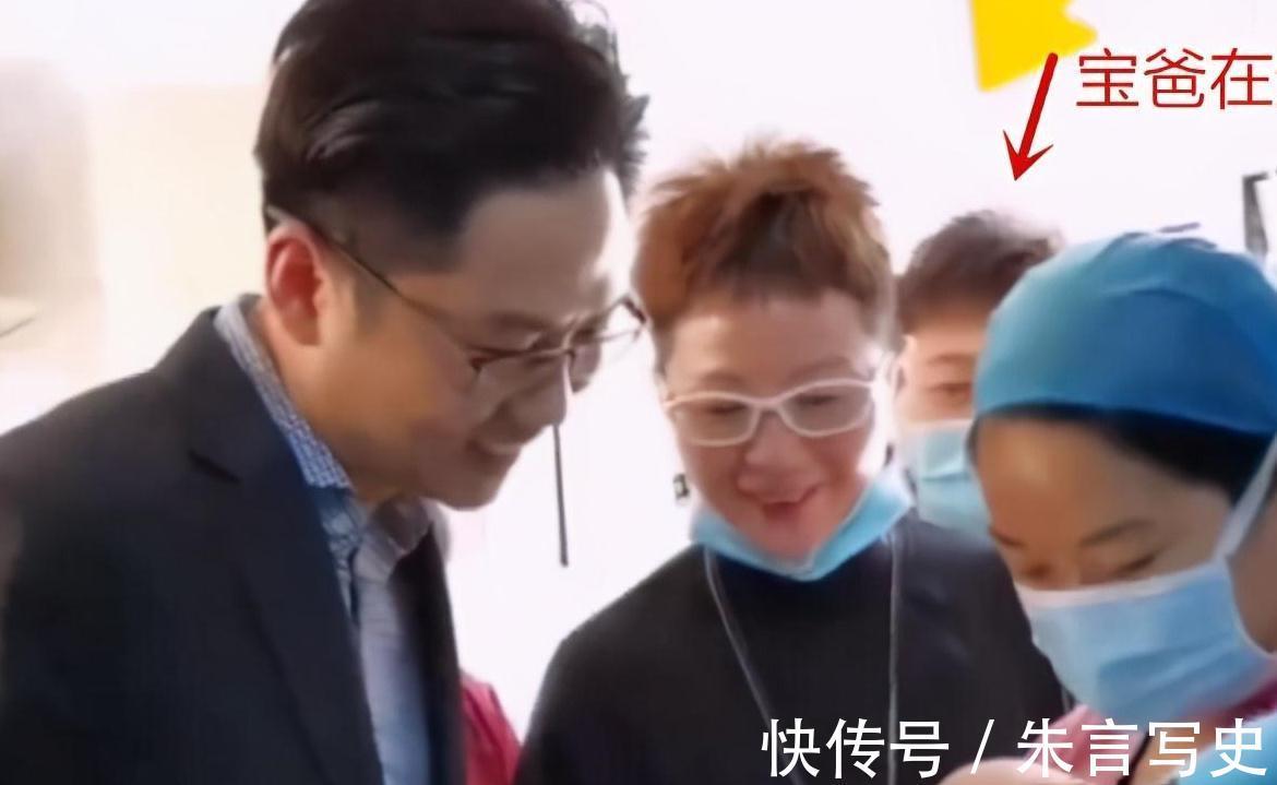 喜感|爸爸和舅舅抢着抱新生儿火了,画面太喜感,像极了猪八戒看人参果