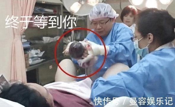 母亲|产妇顺产时老公抓拍了三张经典相片,引人深思:母亲真伟大