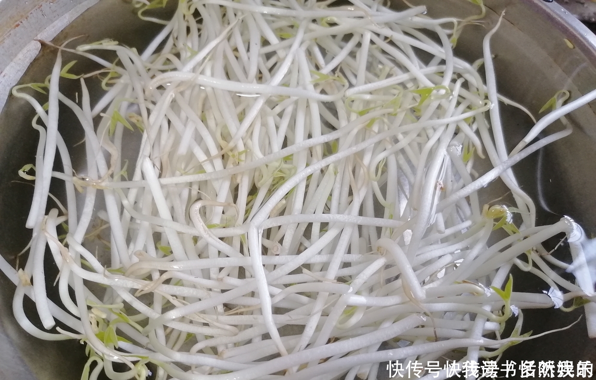 这菜是天然“推粪机”,润肠通便,每天吃一次,排出宿便,真轻松