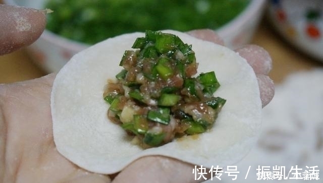 这个馅的饺子百吃不厌,我家每周都包一次,馅香味美,真好吃