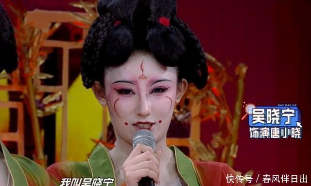 唐宫夜宴最幸运小姐姐,介绍时唯独她博得王一博欢心,这模样绝了