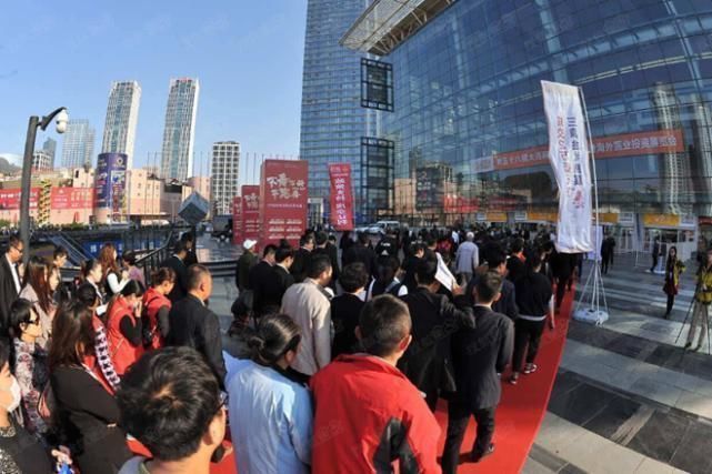 房子|买房是,阳台正对这3个地方的房子千万别买,专家后悔都来不及