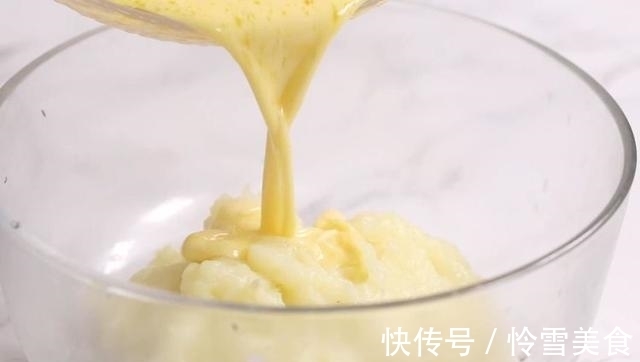 土豆饼|极简版土豆饼做法，面粉土豆加个蛋，煎一煎就出锅