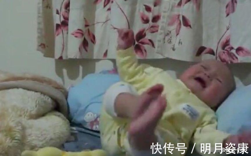 宝宝|宝宝犯错被妈妈教训,接下来宝宝的行为,妈妈乐得哈哈笑