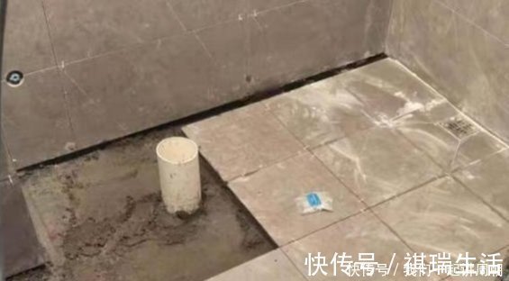 地面|卫生间贴瓷砖，墙压地还是地压墙老师傅良心解答，当初才没被坑