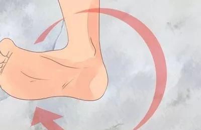 按摩|低头摸脚,百病治好,很多病在脚上都有开关!只是你不知道!