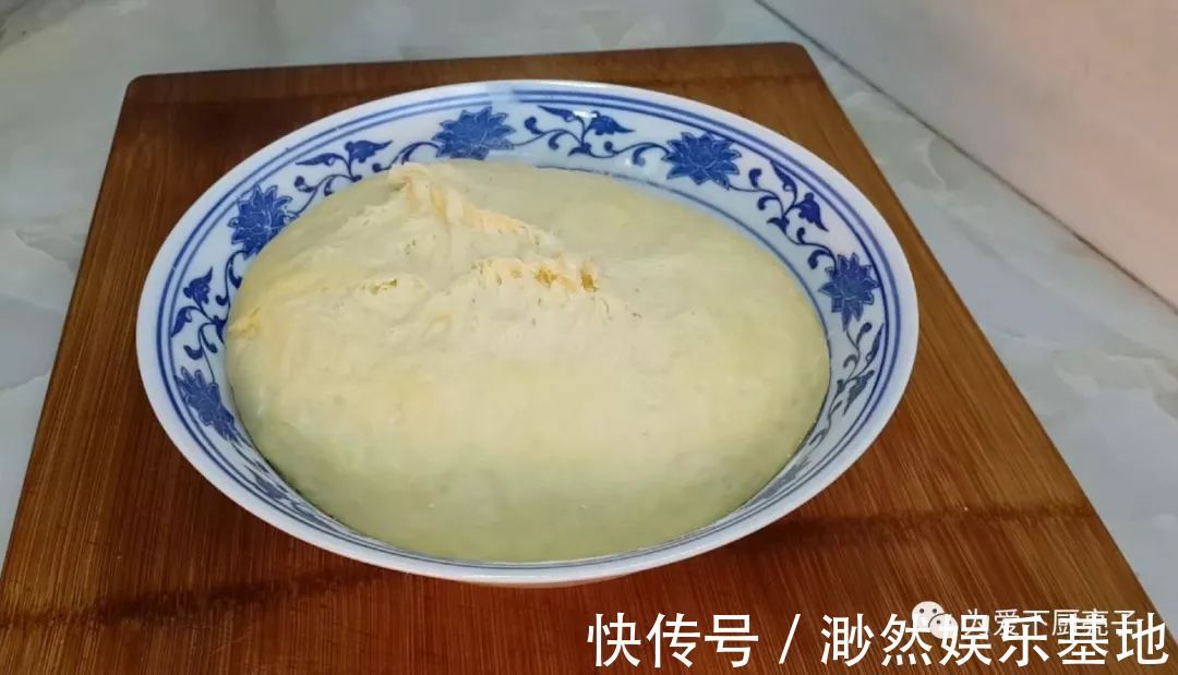 以后面粉就这么做,加2个鸡蛋,不烙饼不蒸馍,香甜酥脆上桌秒光