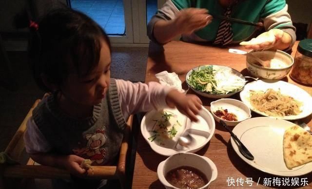 食物|2岁男童呕吐不止，紧急送医，医生忠告这些食物孩子一口也别吃