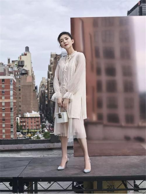 针织衫|现在流行的时尚穿搭,卫衣都比不上,太有气质了!