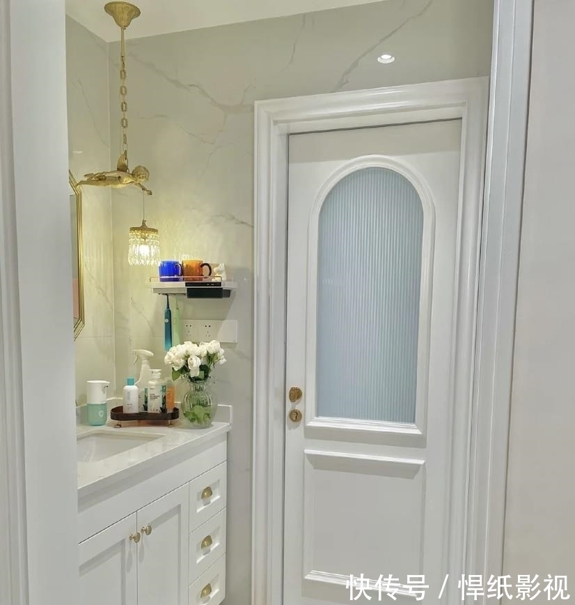 飘窗垫|这是我们见过最浪漫的132㎡法式装修，屋内干净到“一层不染”