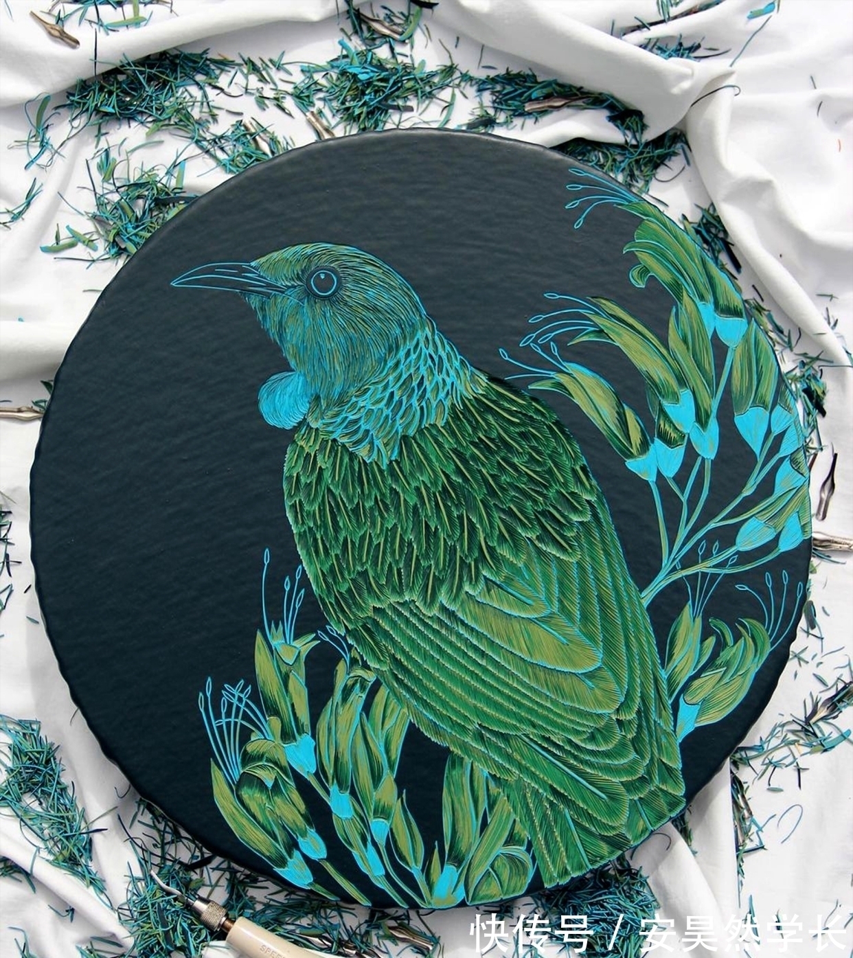 冲浪板@80层颜料之下的故事:时光雕刻者,与刀刃为伴的漆雕艺术家