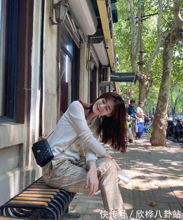 穿搭|别看不起针织衫外套,和格子半身裙搭出高级感,重点能保暖还洋气