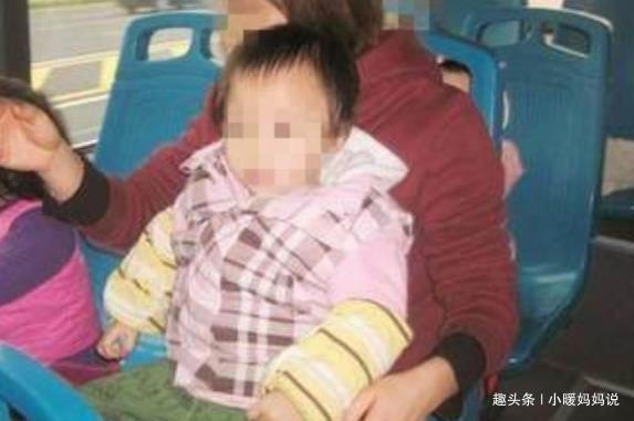哺乳|公交车上宝妈当众哺乳,被老人破口大骂没素质,宝妈怒怼乘客叫好