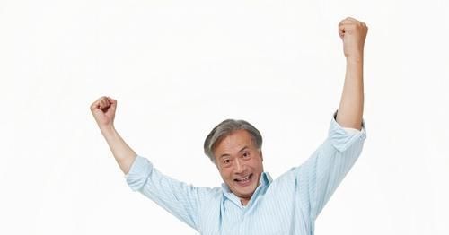 55岁后,可做4个动作看自己是否有长寿“潜质”