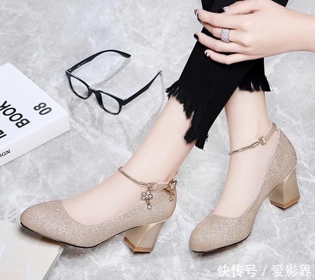 刚上架这女鞋:叫猫跟鞋,早春穿,百搭有活力,焕发高级感