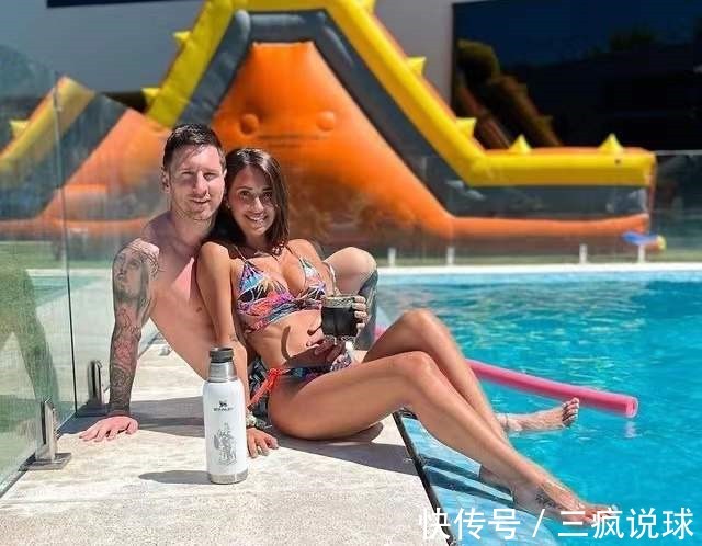 马黛|梅西与妻子泳池甜蜜嬉戏,安妞穿比基尼身材火辣,被球王拥入怀中