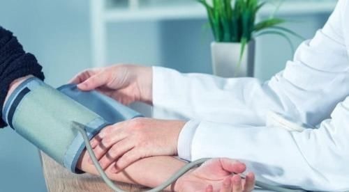 误区|高血压三大常见误区！很多人都弄错了，难怪血压会高！转发救人！