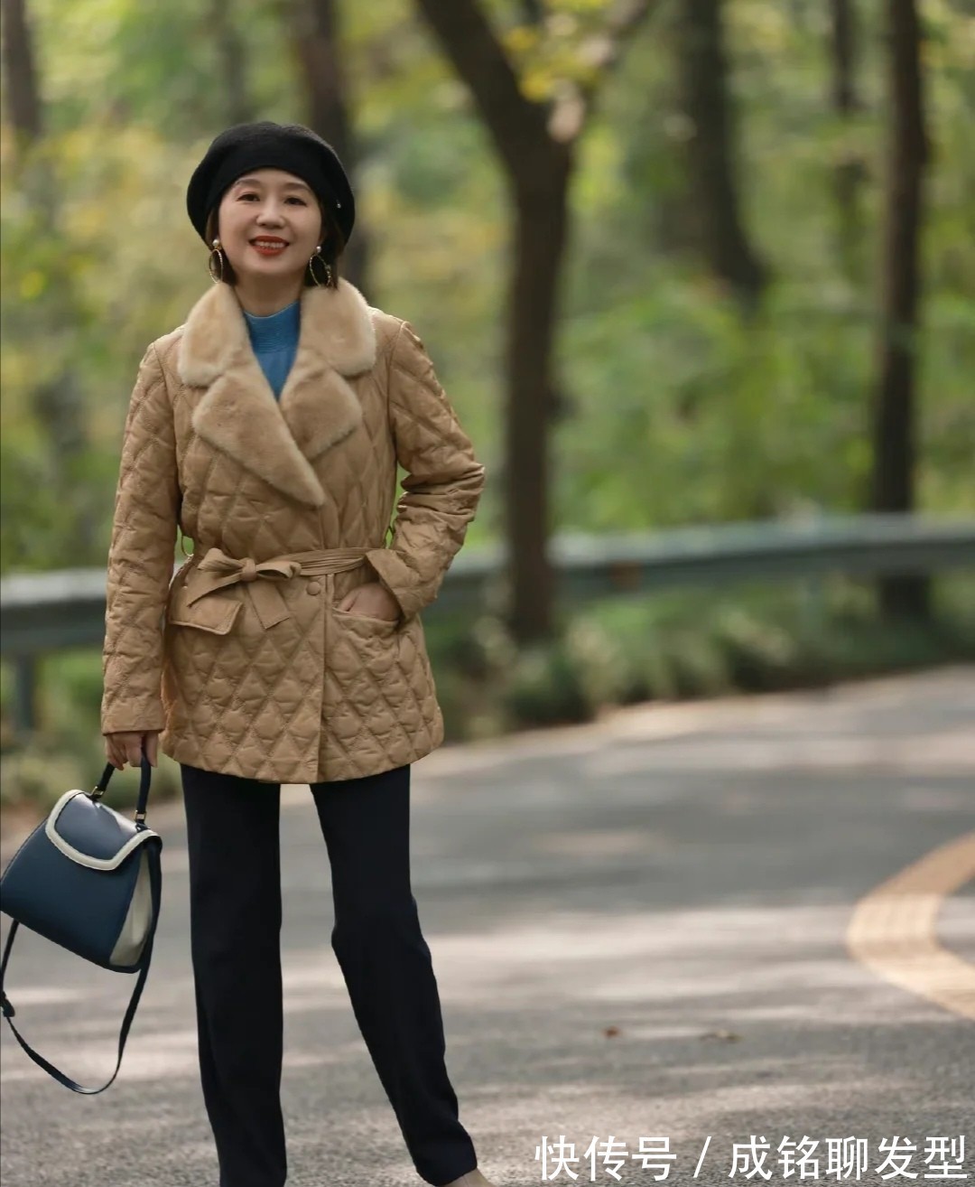 腰带 五十岁的女人穿羽绒服,千万别犯这三个错误,掉档次又容易显老
