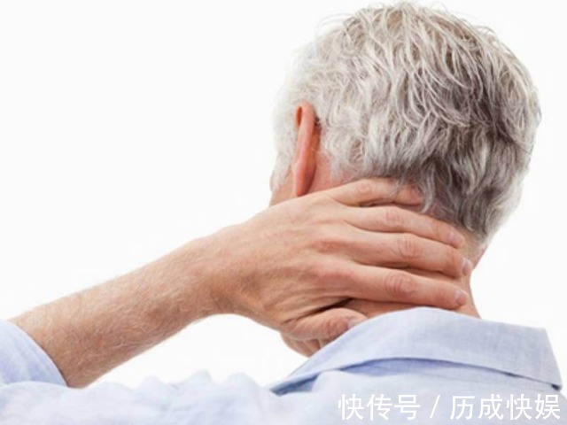 葛优躺|为什么现在很多人会患上颈椎病罪魁祸首在这里,这个锅背定了