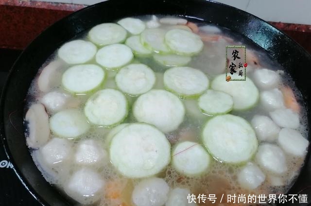 中午到老妈那蹭饭，大碗面一上桌，网友沸腾确定了，绝对是亲妈！