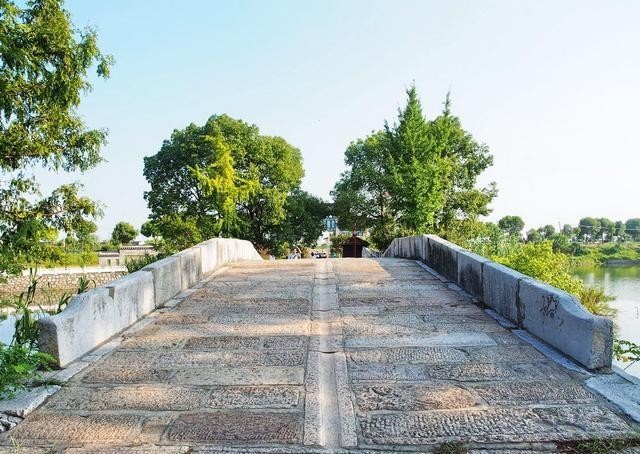  唯一|史上唯一和孔子齐名，去世后能让孔子亲笔题写碑文的人，到底是谁