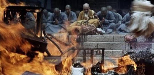 发现|清朝奇案:书生发现和尚囚禁妇女,被抓后差点做了活佛烧死!