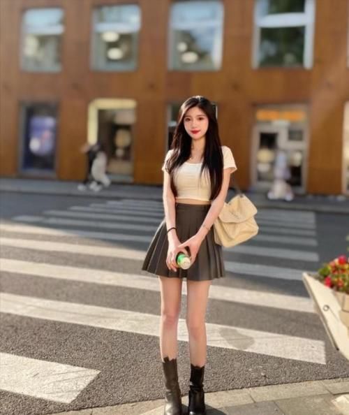 低估|别“低估”了百褶裙,学会这几个搭配技巧,轻松穿出优雅与气质