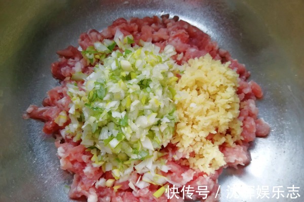开春该吃啥这野菜包饺子正适合，清香可口味道好，鲜得忘不了