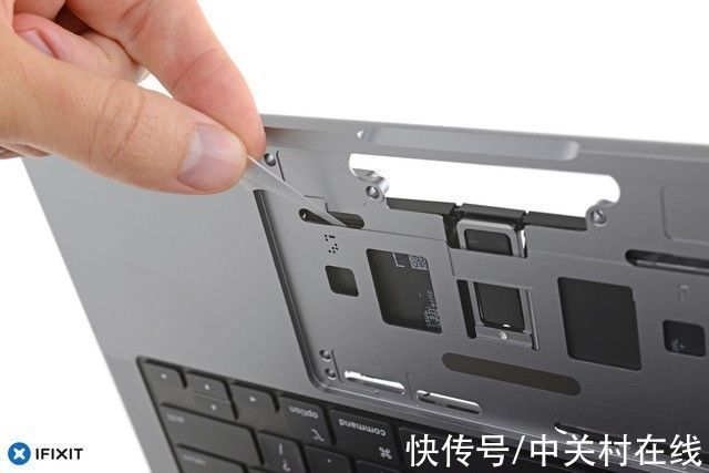 换电池更方便！新款MacBook Pro配备电池拉片