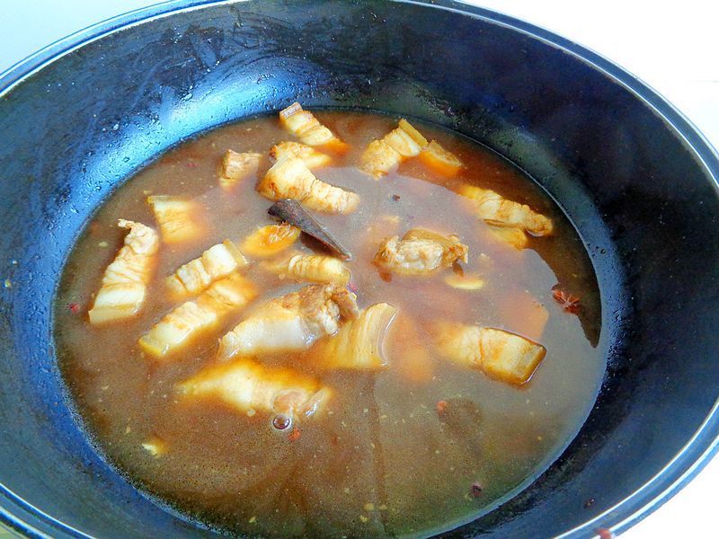 我做红烧肉不加一滴盐,不腥不油腻,酱香味浓,入口即化真好吃