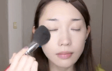 散粉|女人再忙也要记住:出门化淡妆!教你7个正确步骤,简单又好看