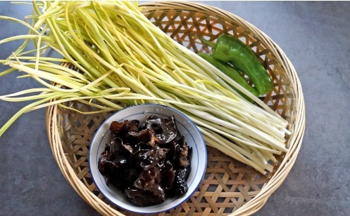 下饭|和黑木耳是绝配,这样炒开胃又下饭,冬天要多吃