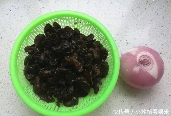 夏天到了，這菜不能隔夜吃，放冰箱也不行，家有老人孩子要注意！