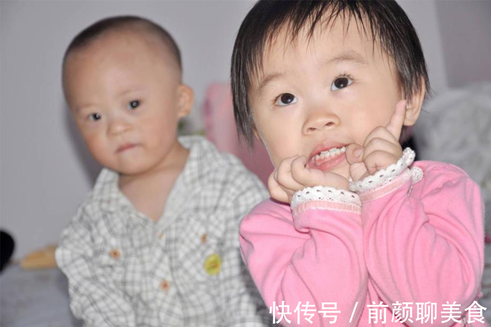 母乳|龙凤胎出生姐姐喝奶粉,弟弟喝母乳, 数月后姐姐的模样让人心疼