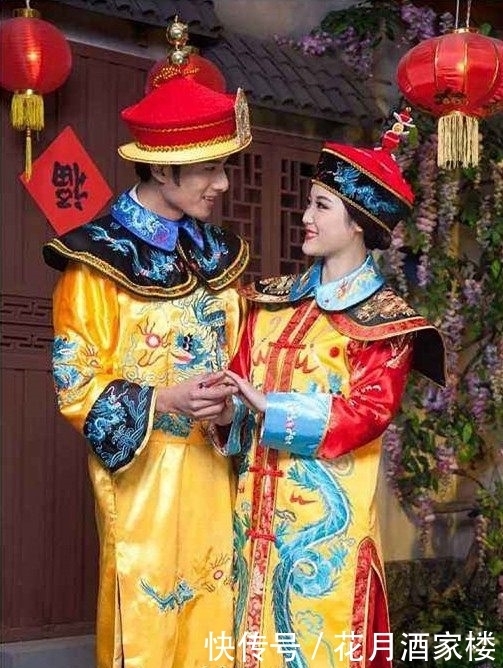 自称|此人自称清朝皇室后裔,留长辨、穿满服,还提出自己应该住进故宫