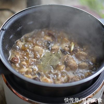 别怪我没提醒你，这道板栗烧鸡块一吃就上瘾