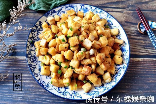 馒头丁|3元钱解决一顿美味早餐，兜里没钱也不用饿肚子，满满一盘吃得饱