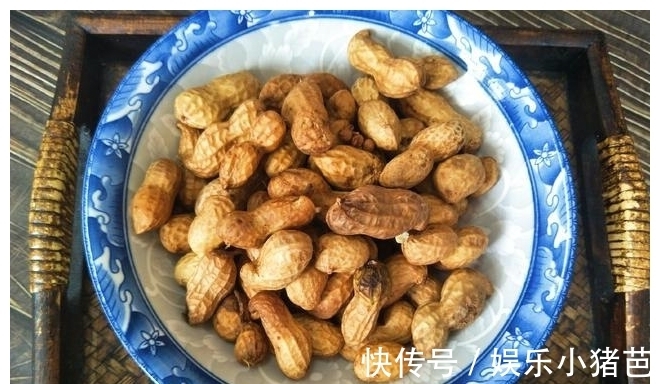外行|水煮花生时，直接放锅煮是外行，多加1步，花生软糯味道香